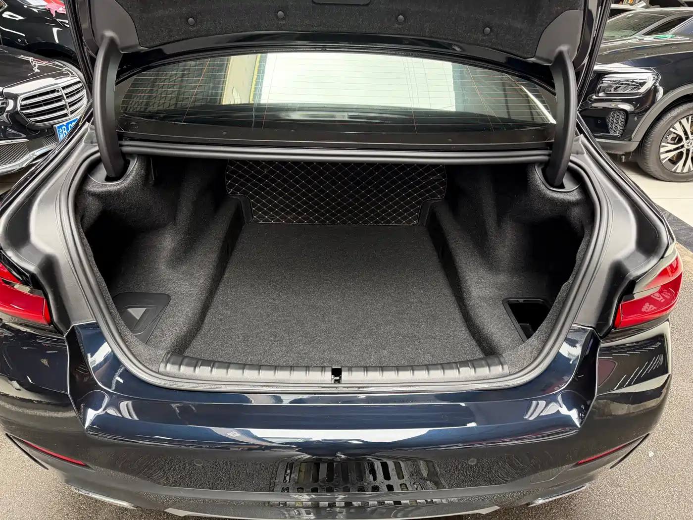 BMW 5 Series 2023 Facelift 530Li Leading M Sport Package фото 35