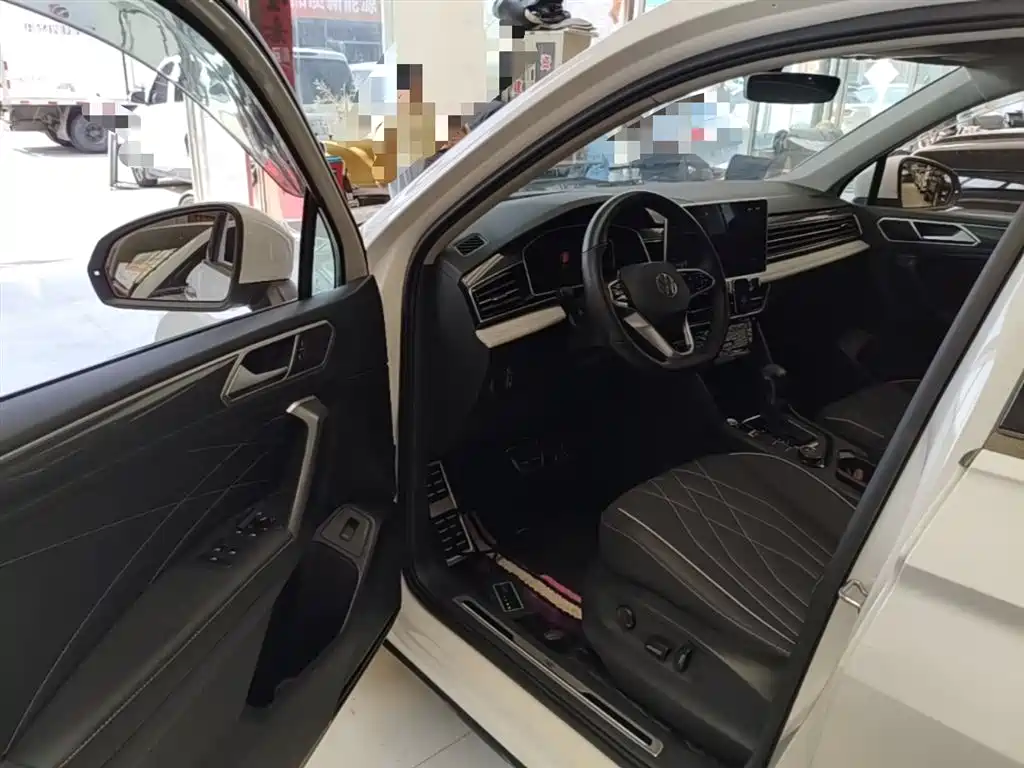 Volkswagen Tiguan L 2022 380TSI Automatic 4WD R-Line Cross Edition 7-Seater фото 16