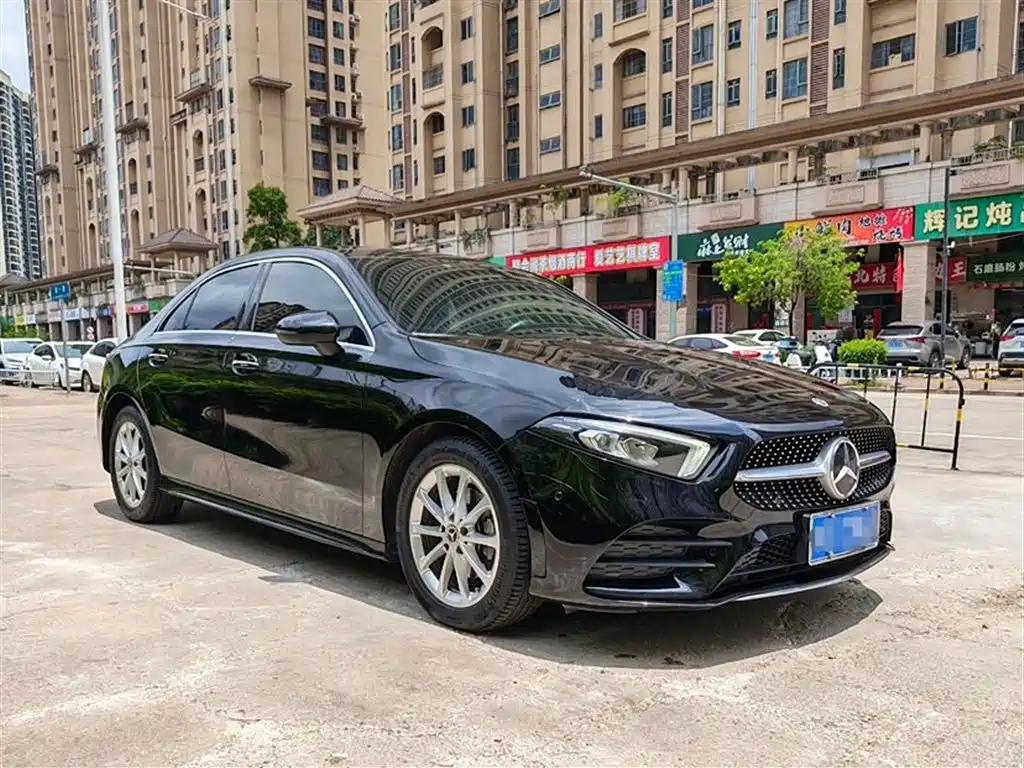 Mercedes-Benz A-Class 2019 A 200 L Sport Sedan фото 3