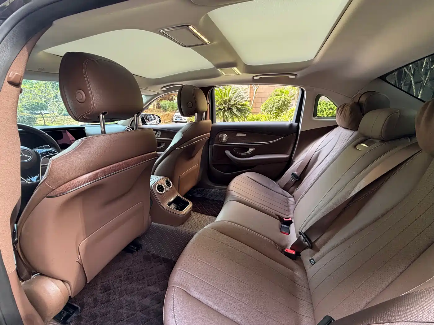 Mercedes-Benz E-Class 2023 E 300 L Fashion фото 5