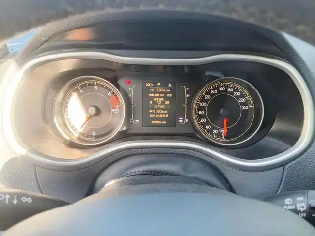 Jeep Cherokee 2016 2.4L Leading Edition — фото 4