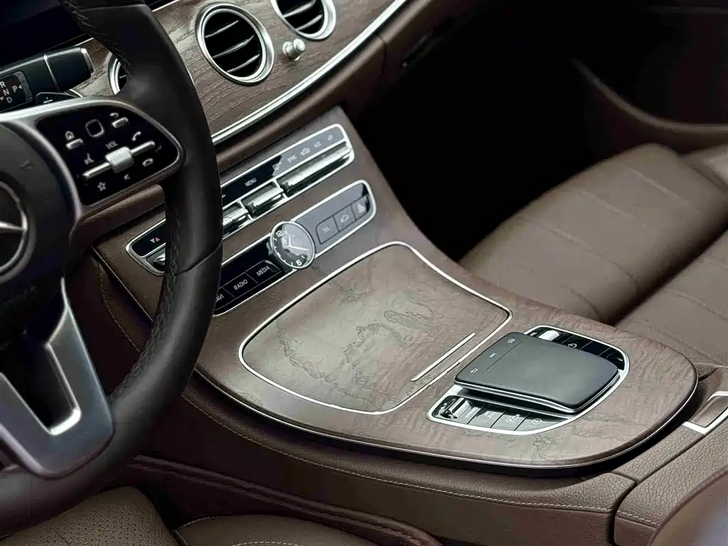 Mercedes-Benz E-Class 2019 E 200 L фото 13