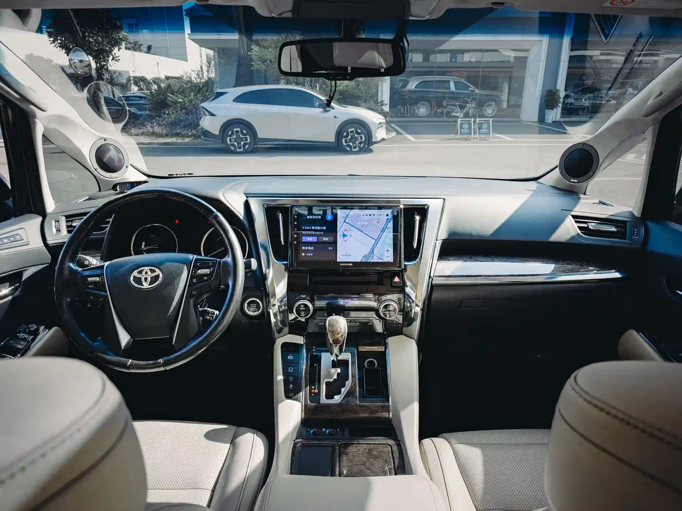 Toyota Alphard 2018 3.5L Premium фото 9