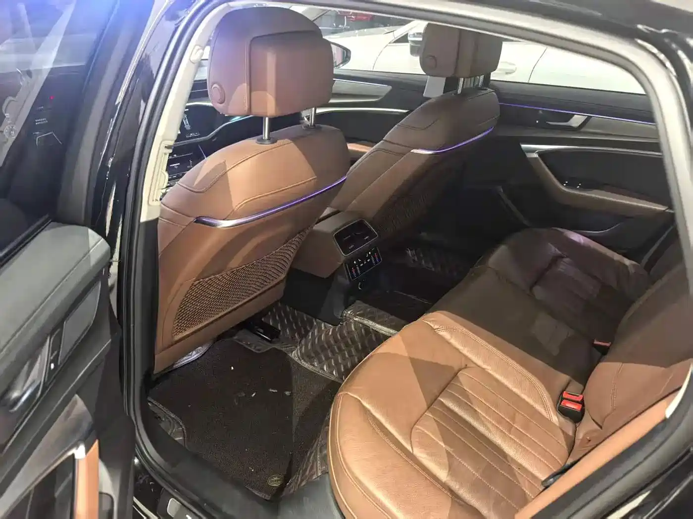 Фото 7 - Audi A6L