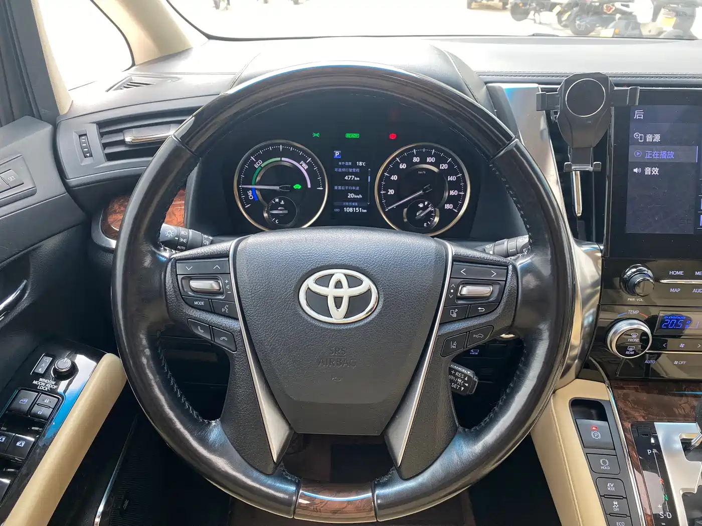 Toyota Alphard 2021 Hybrid 2.5L Luxury фото 4