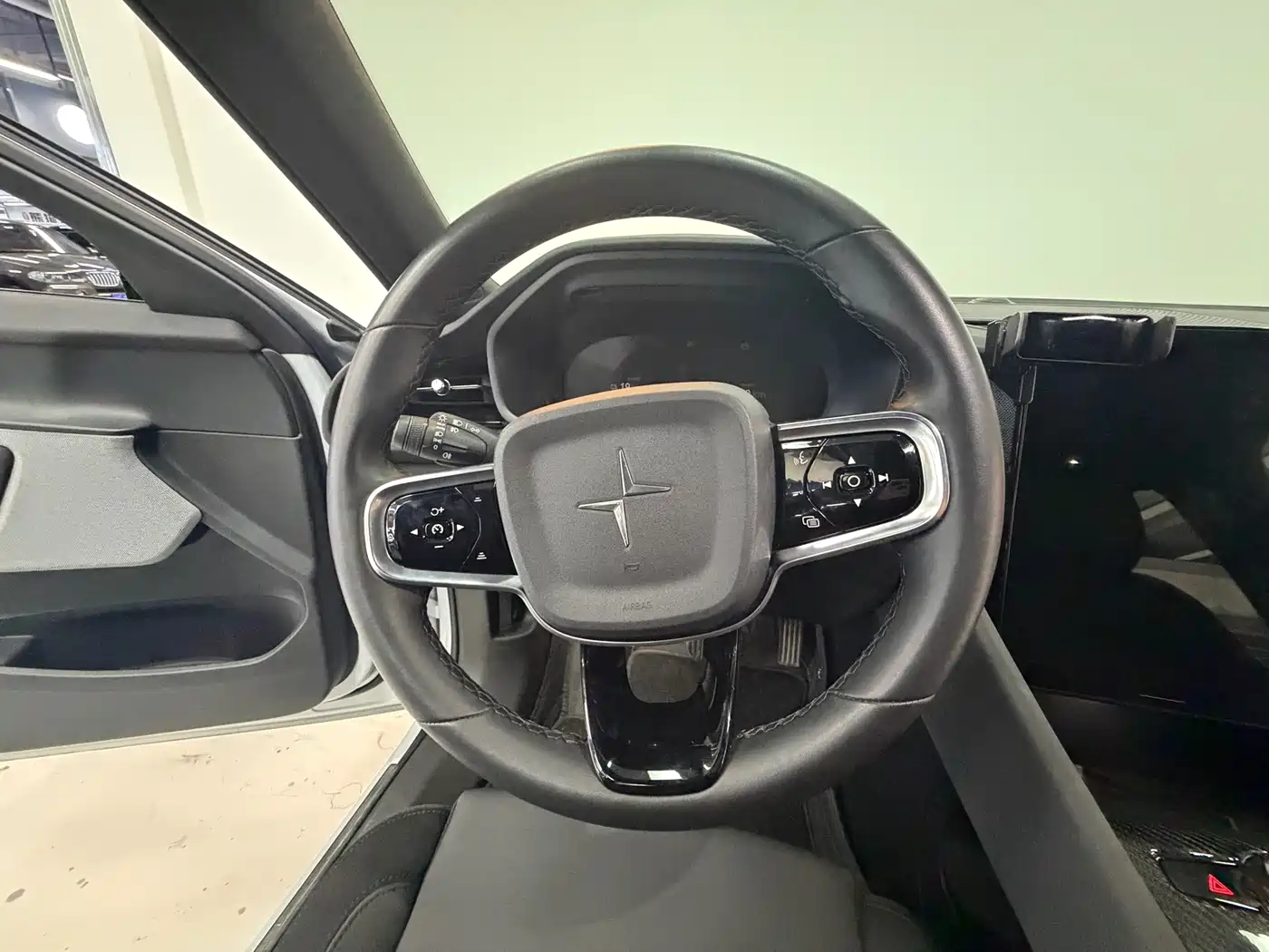 Polestar 2 2020 Launch Edition фото 10