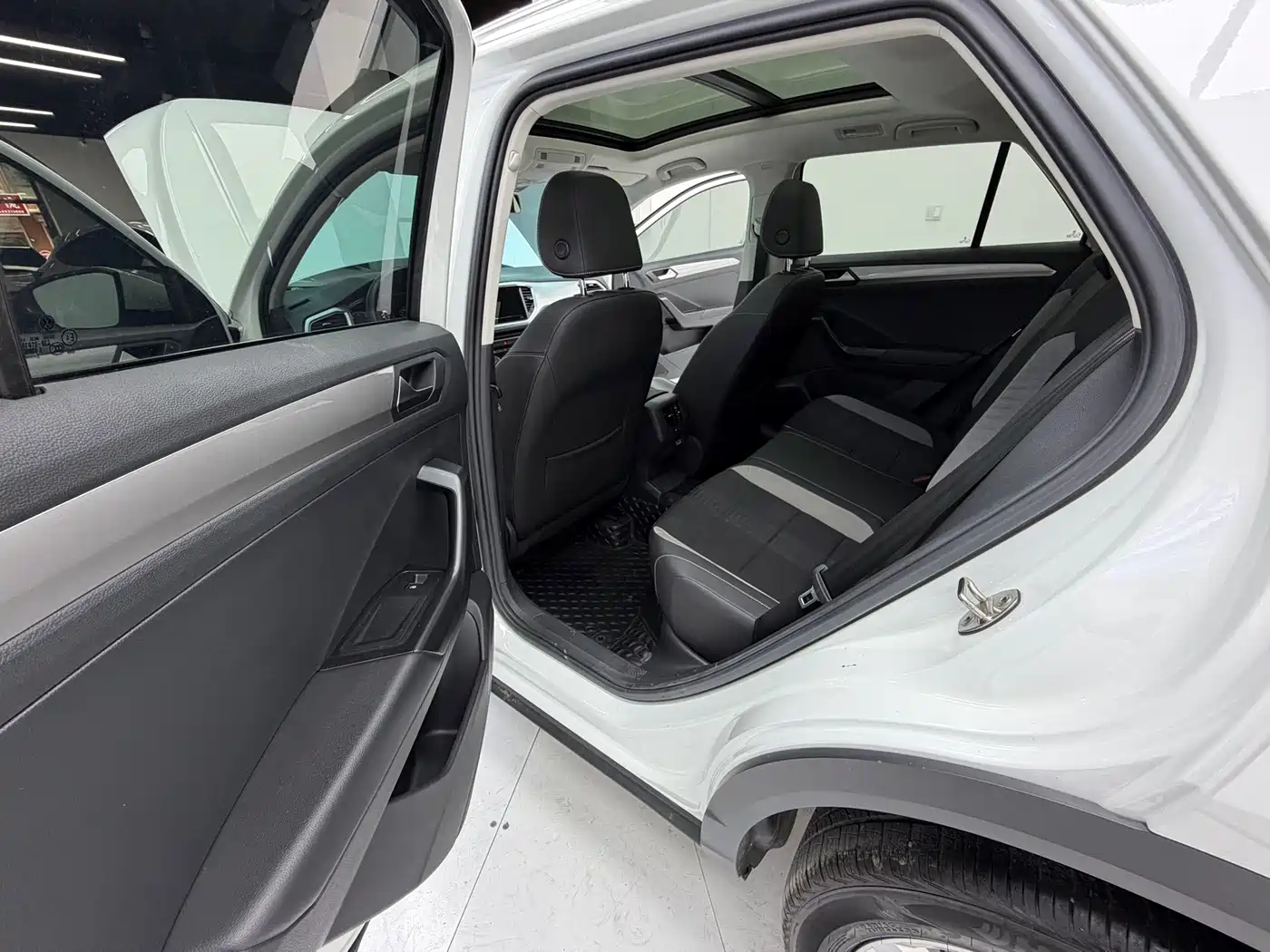 Volkswagen T-ROC 2022 280TSI DSG 2WD Elite PLUS фото 13
