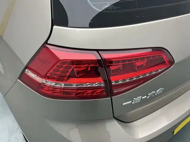 Volkswagen Golf 2015 1.6L Automatic Comfort фото 9