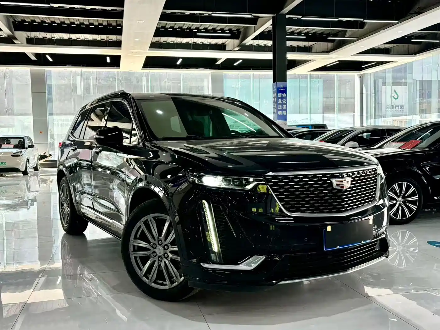 CADILLAC XT6
