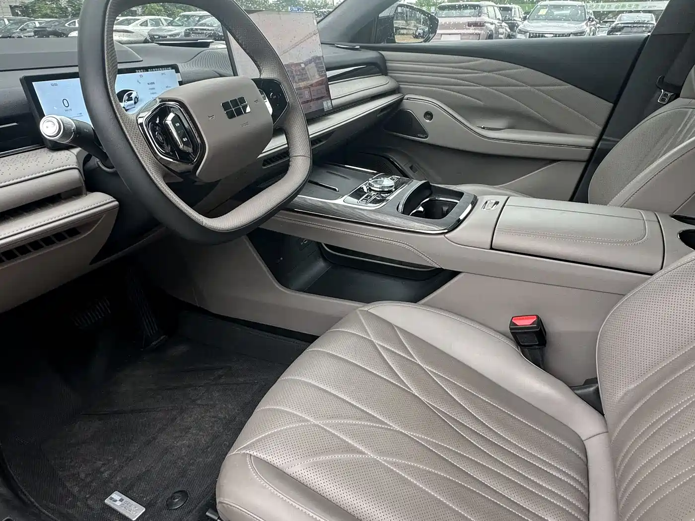 Geely Galaxy Galaxy Xingyao 8 2025 130km EM-i Premium Edition фото 8