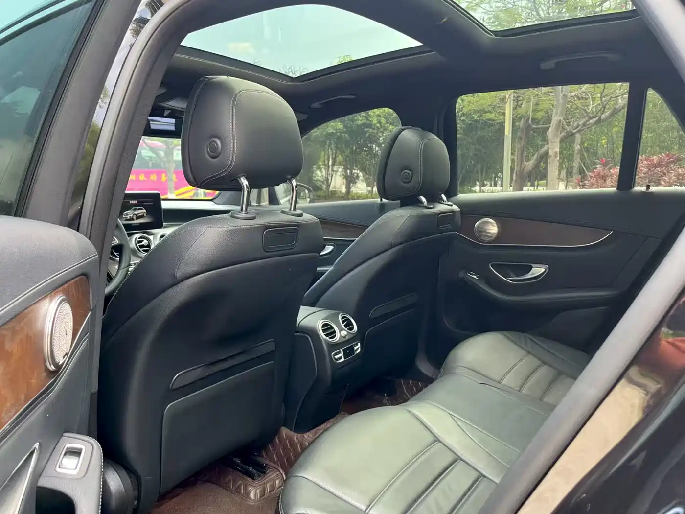 Mercedes-Benz GLC 2016 GLC 300 4MATIC Luxury фото 5