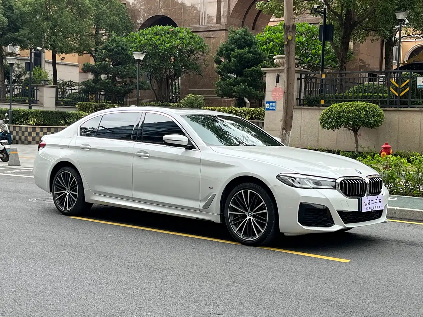 BMW 5 Series 2023 530Li Leading M Sport Package фото 3