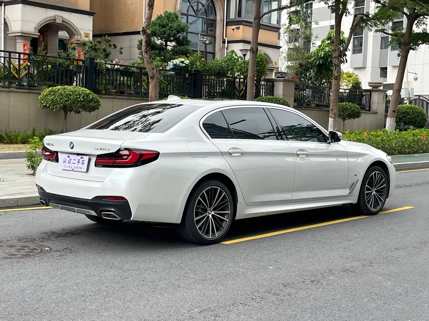 BMW 5 Series 2023 530Li Leading M Sport Package фото 4