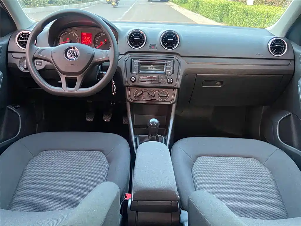 Volkswagen Jetta 2019 Dream Edition 1.5L Manual Fashion фото 10