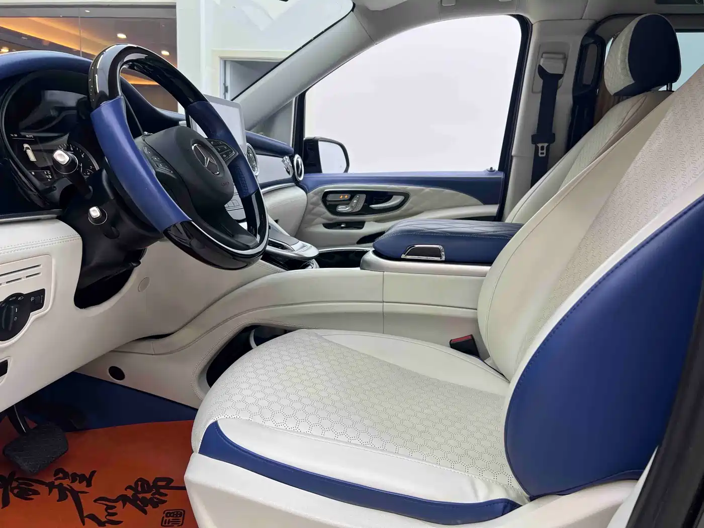 Mercedes-Benz Vito 2023 2.0T Elite 7-Seater фото 4