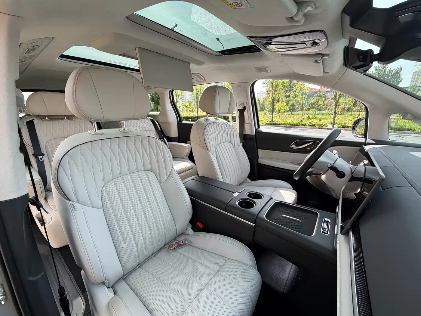 Voyah Auto Voyah Dreamer 2025 PHEV AWD Flagship Qian Kun Edition фото 17