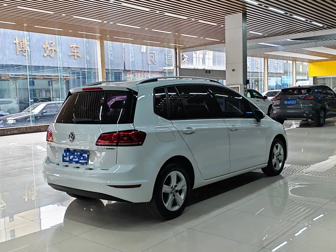 Volkswagen Golf Sportsvan 2016 1.6L Automatic Comfort фото 4