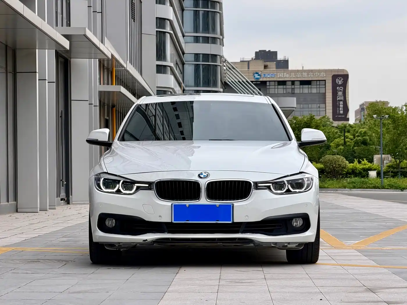 BMW 3 Series 2017 318i Fashion фото 2