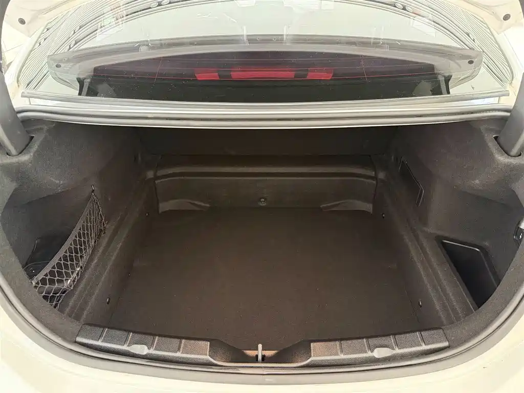 BMW 1 Series 2018 118i Sport Edition фото 14