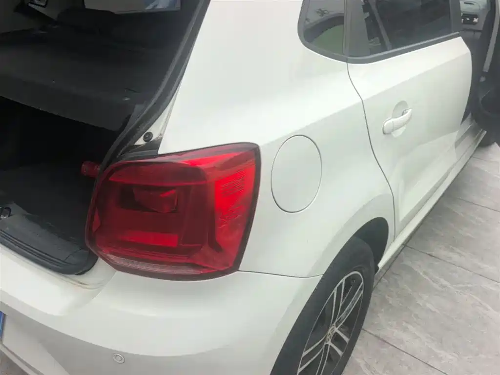 Volkswagen Polo 2016 1.4L Automatic Trend фото 8