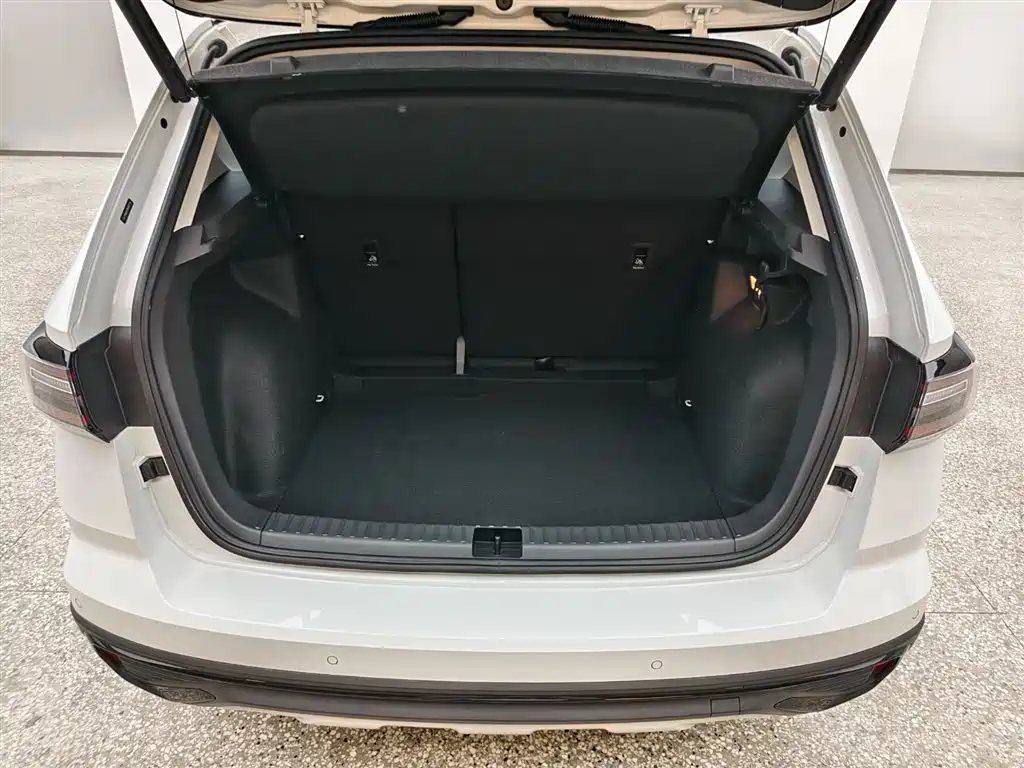 Volkswagen Tharu 2024 300TSI 2WD Moon Premium Edition фото 13