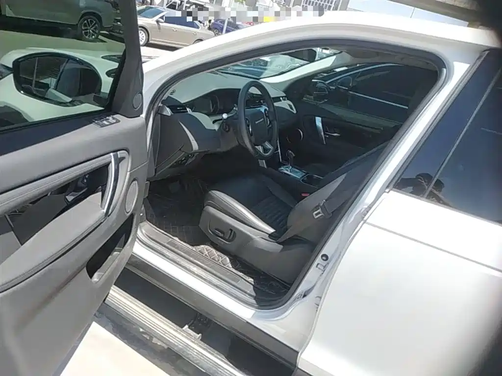 Land Rover Discovery Sport 2020 200PS Family Edition фото 16