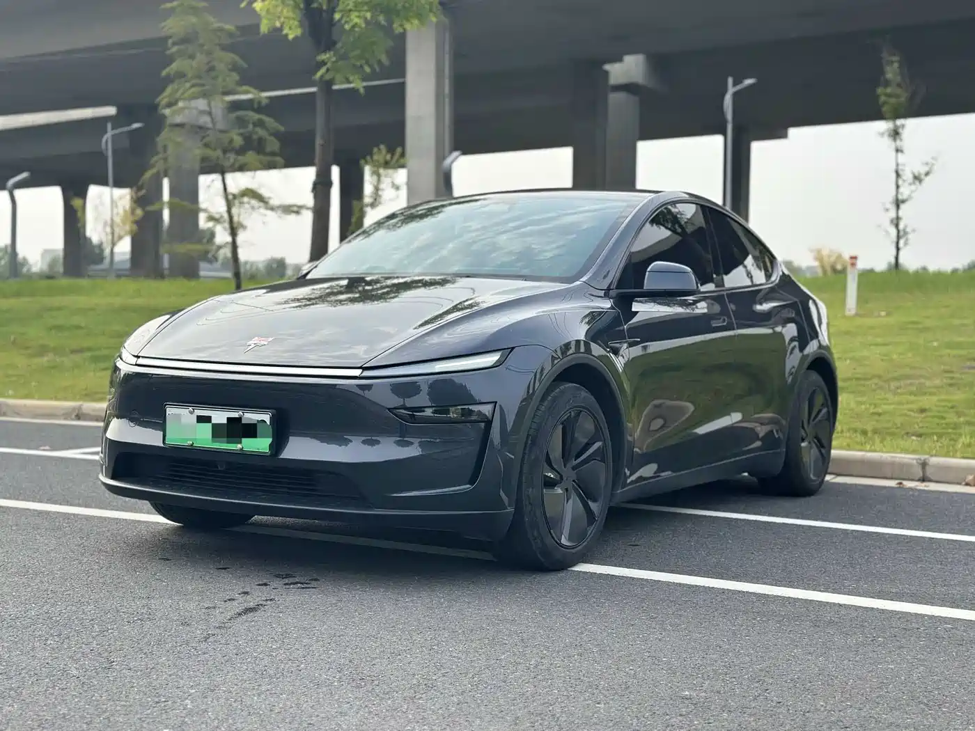 Tesla Model Y 2025 Rear-Wheel Drive