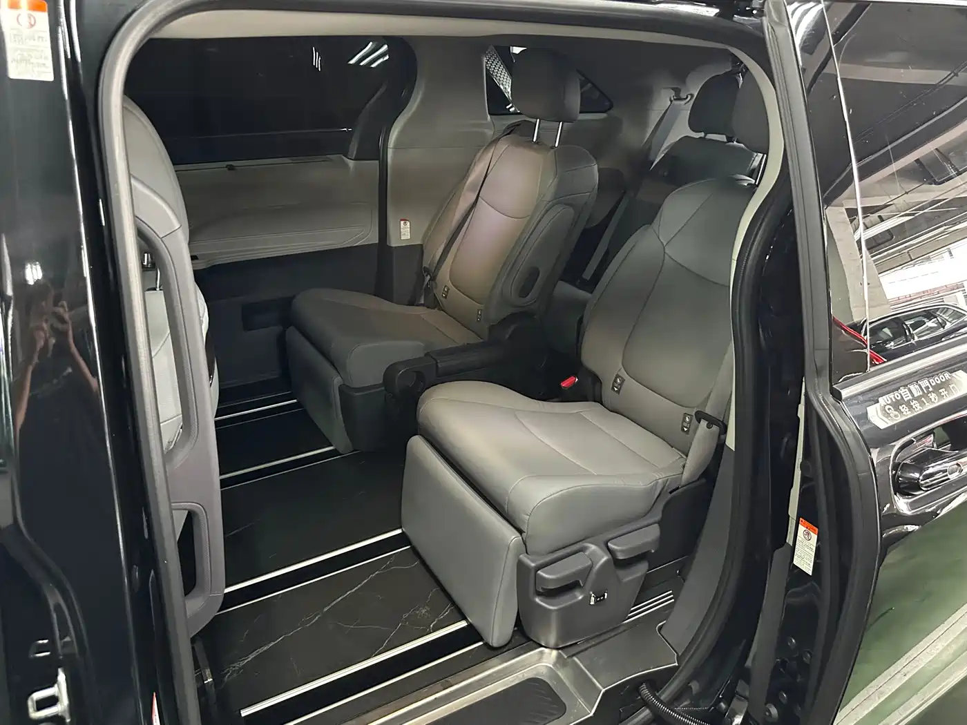 Toyota Granvia 2023 2.5L Hybrid Comfort Edition фото 5