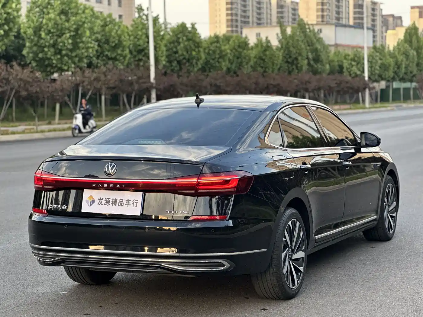 Volkswagen Passat 2023 330TSI Luxury Edition фото 18