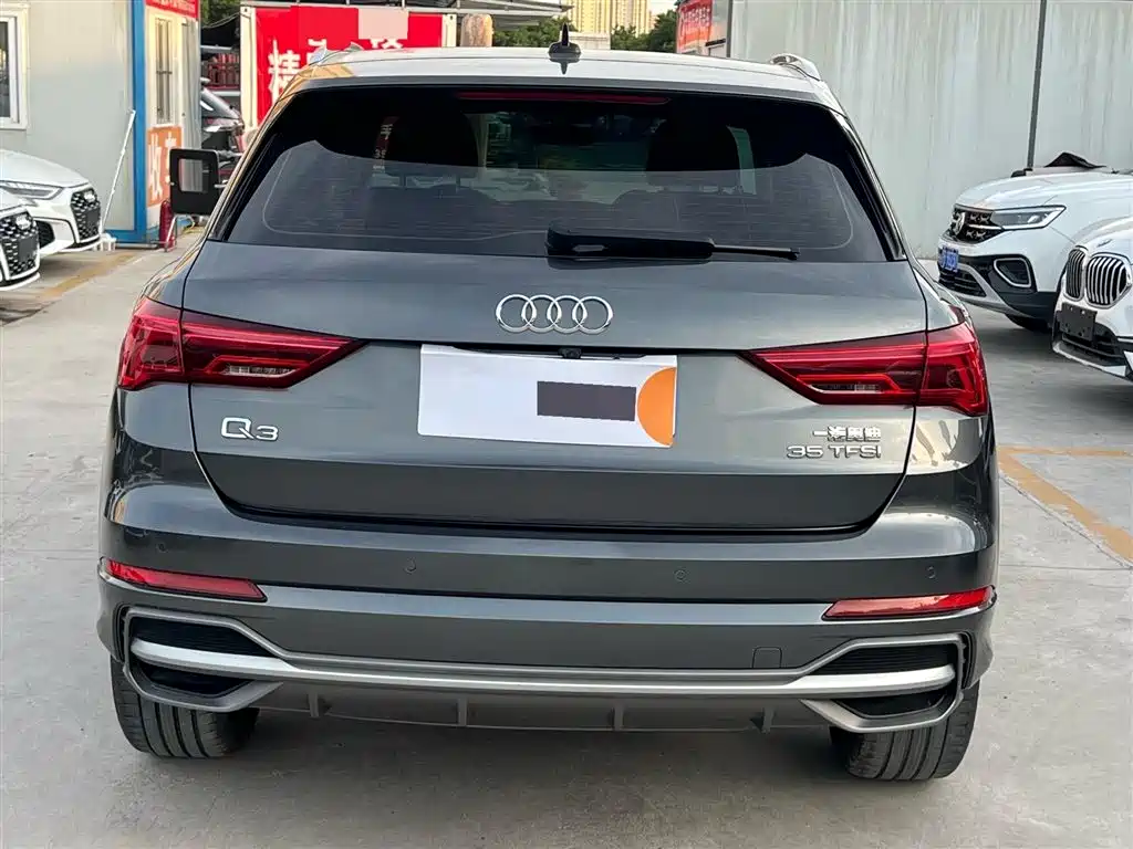 AUDI Q3