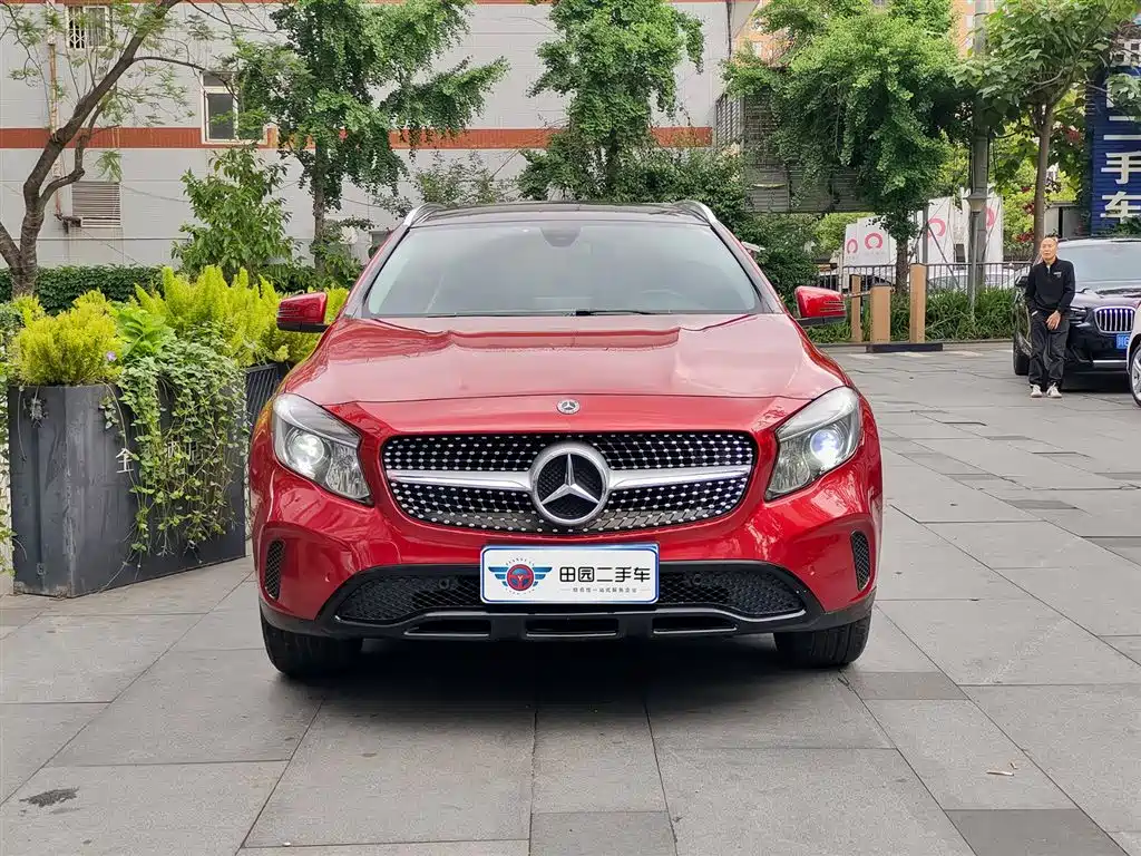 Mercedes-Benz GLA 2018 GLA 200 Dynamic фото 2