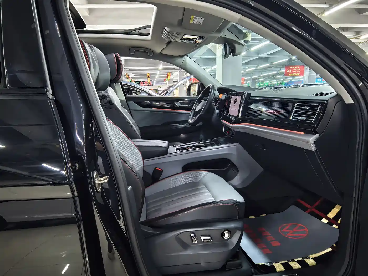 Volkswagen Teramont 2024 Touareg X 530 V6 4WD Dragon Auspicious Edition фото 21