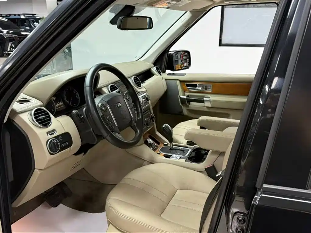 Land Rover Discovery 2011 5.0 V8 HSE фото 7