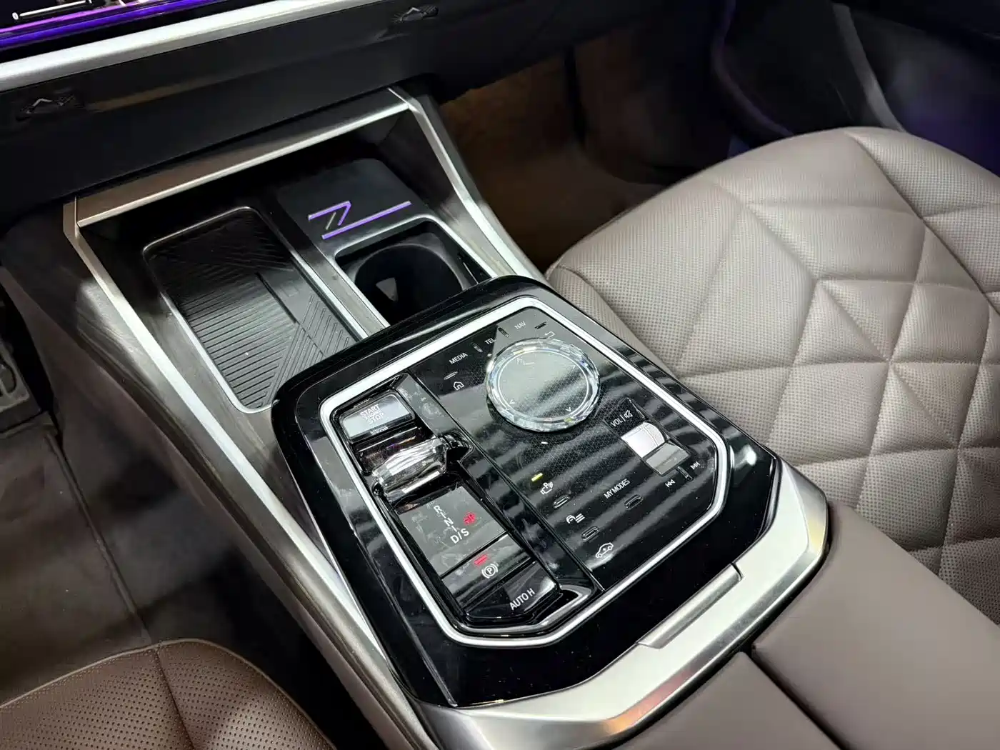 BMW 7 Series 2023 Model 735Li M Sport Package фото 19