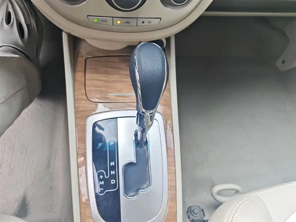 Buick Excelle 2015 1.5L Automatic Classic фото 14
