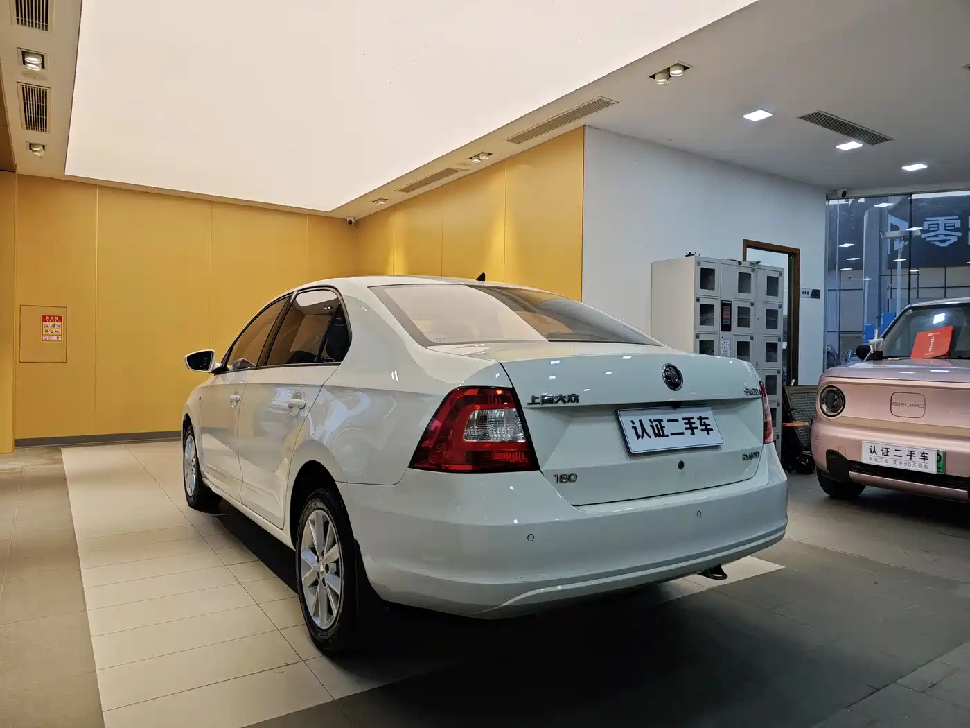 Škoda Rapid 2016 1.6L Automatic Pioneer Edition фото 24