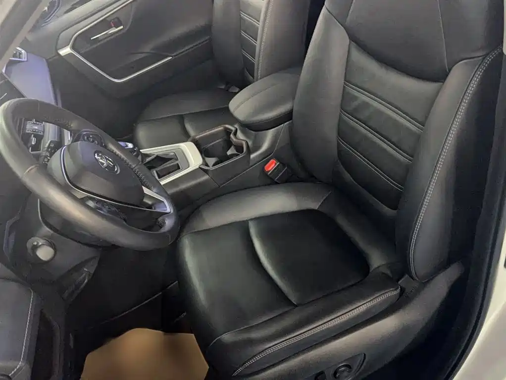 Toyota RAV4 Rongfang 2020 2.0L CVT 2WD Prestige Edition фото 12