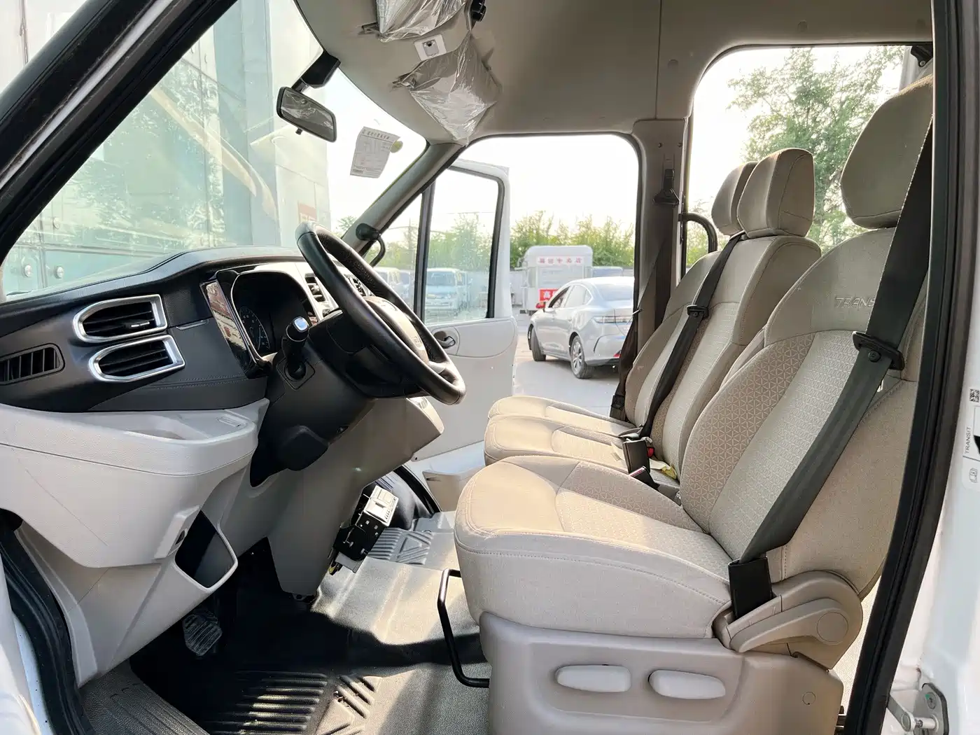 Ford New Generation Transit 2021 2021 2.2T (Package) Automatic Standard Bus Pro Extended Wheelbase Dual Rear Tires (With Sliding Door) 17-Seat High Roof China VI