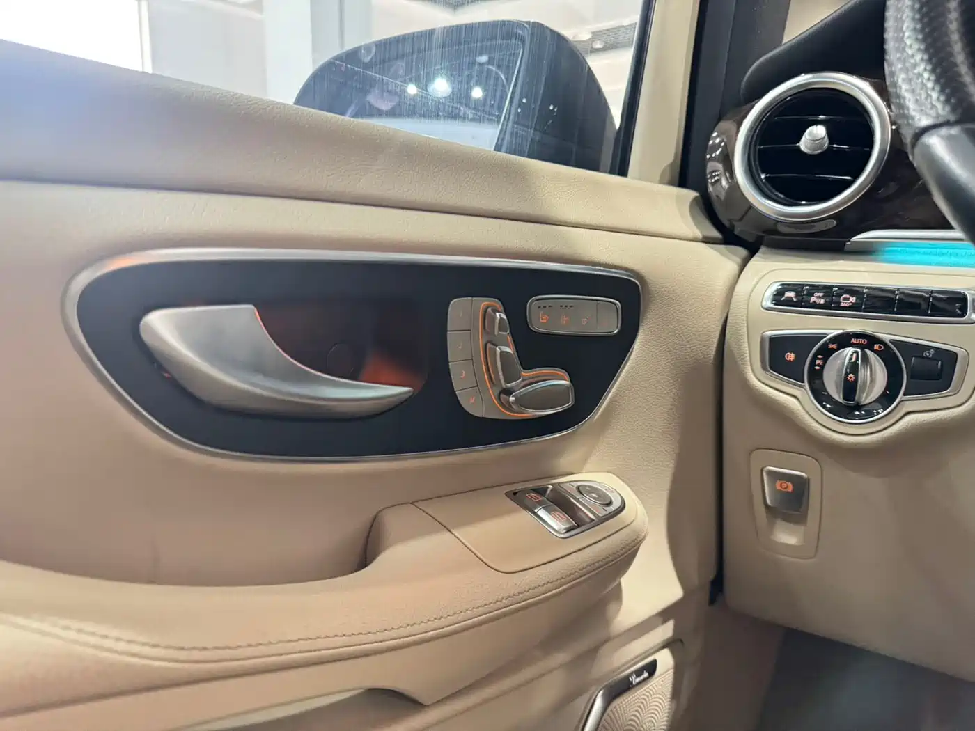Mercedes-Benz V-Class 2016 V 260 Premium Edition фото 16