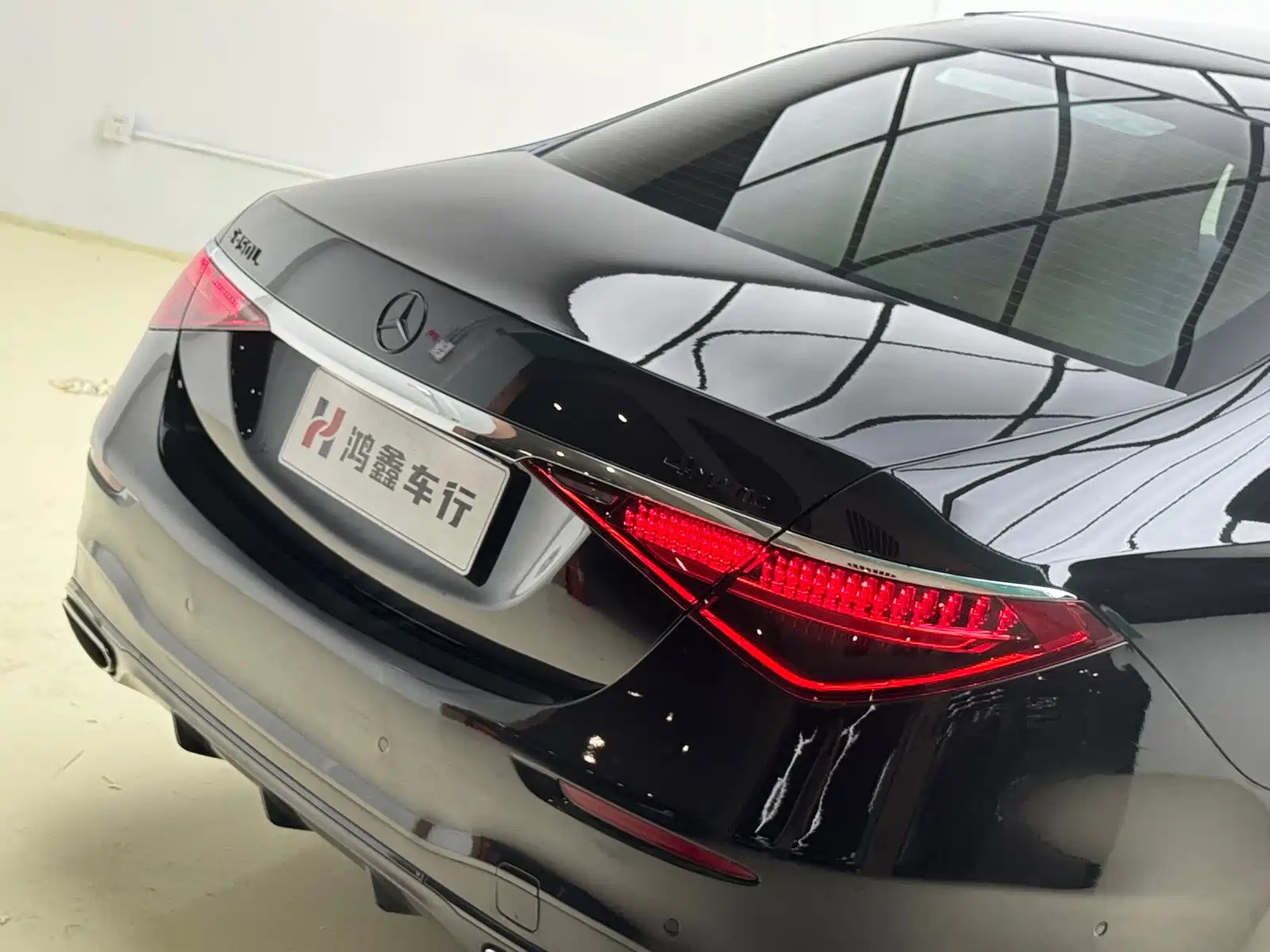 Photo 15 - Mercedes-Benz S-Class