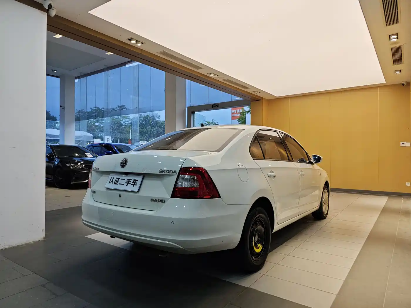 Škoda Rapid 2016 1.6L Automatic Pioneer Edition фото 28