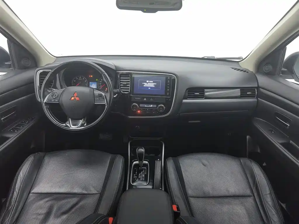 Mitsubishi Outlander 2018 2.0L 2WD Glory Edition 5-seater фото 5