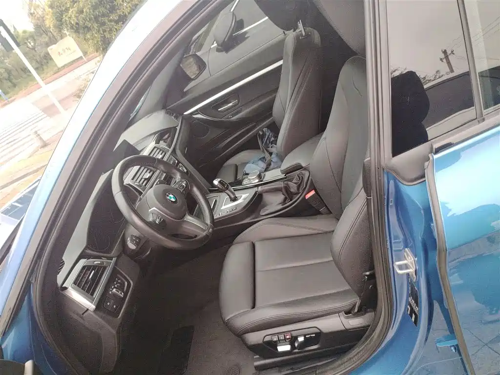 BMW 3 Series GT 2019 320i M Sport Package фото 16