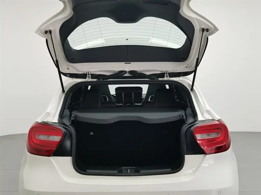 Mercedes-Benz A-Class (Import) 2015 A 180 фото 16