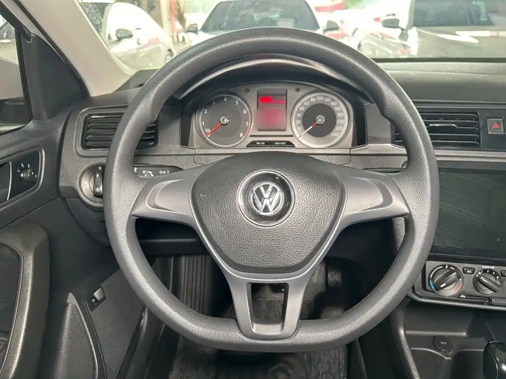 VOLKSWAGEN SANTANA
