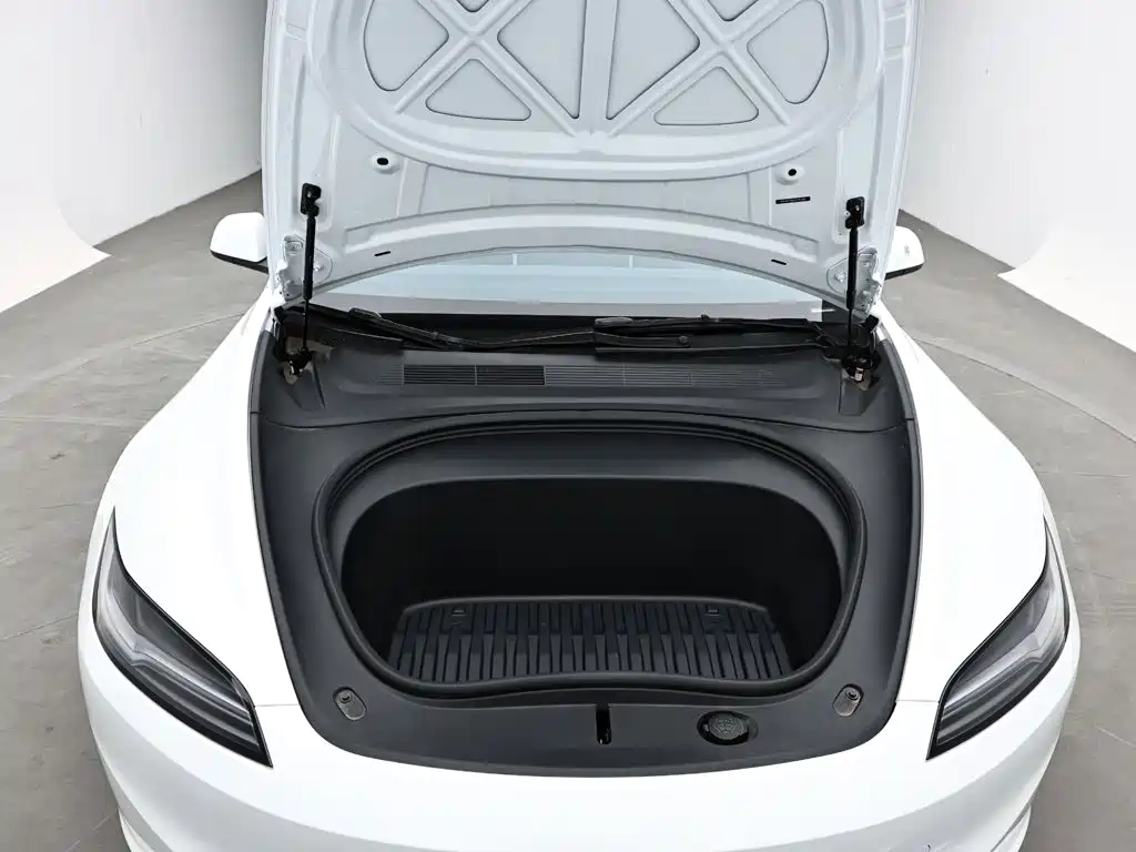 Tesla Model 3 2026 2025 Model Year Facelift Rear-Wheel Drive