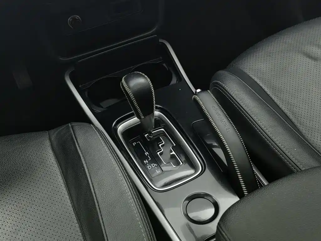 Mitsubishi Outlander 2018 2.0L 2WD Glory Edition 5-seater фото 13