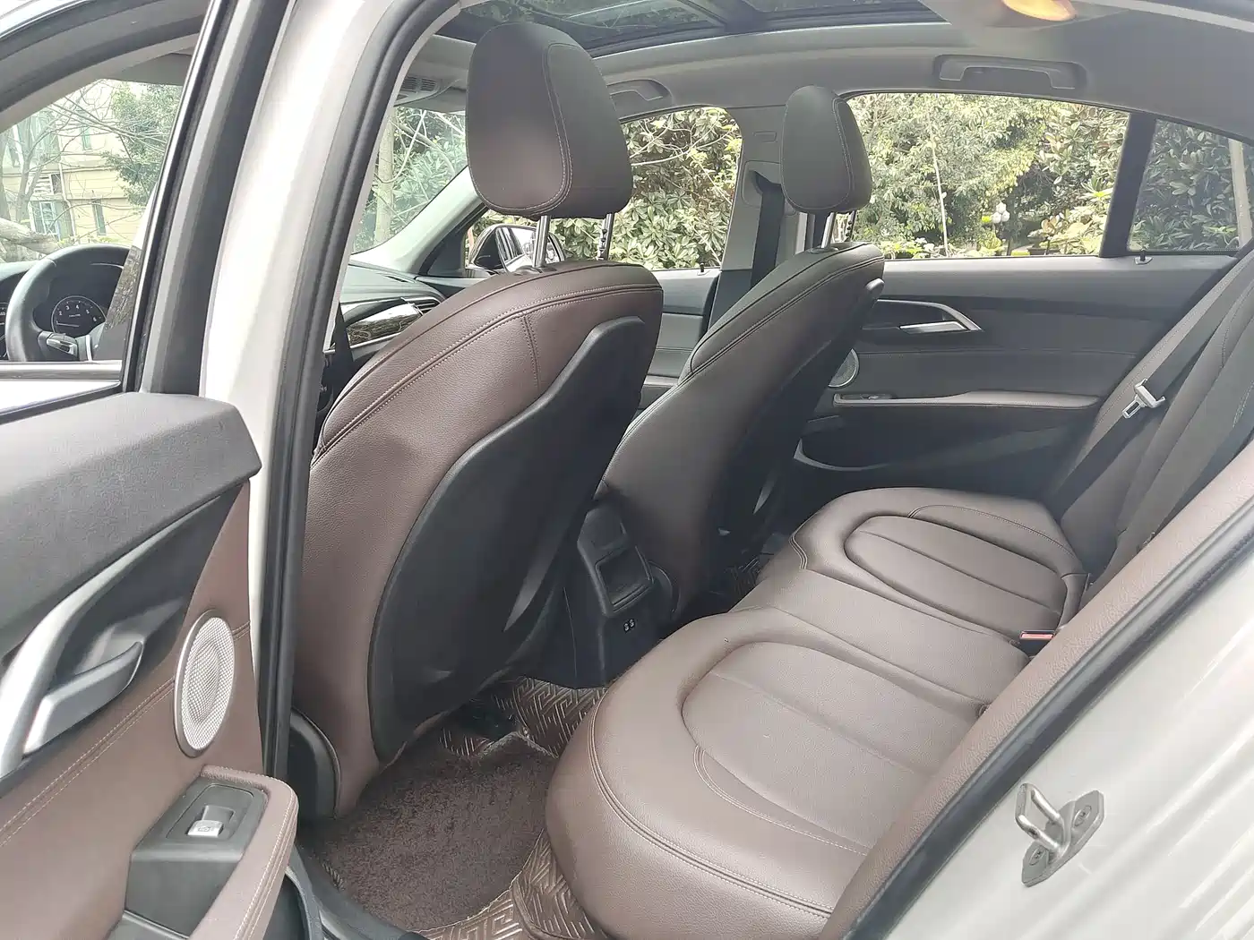 BMW 1 Series 2022 120i M Sport Shadow Edition фото 17