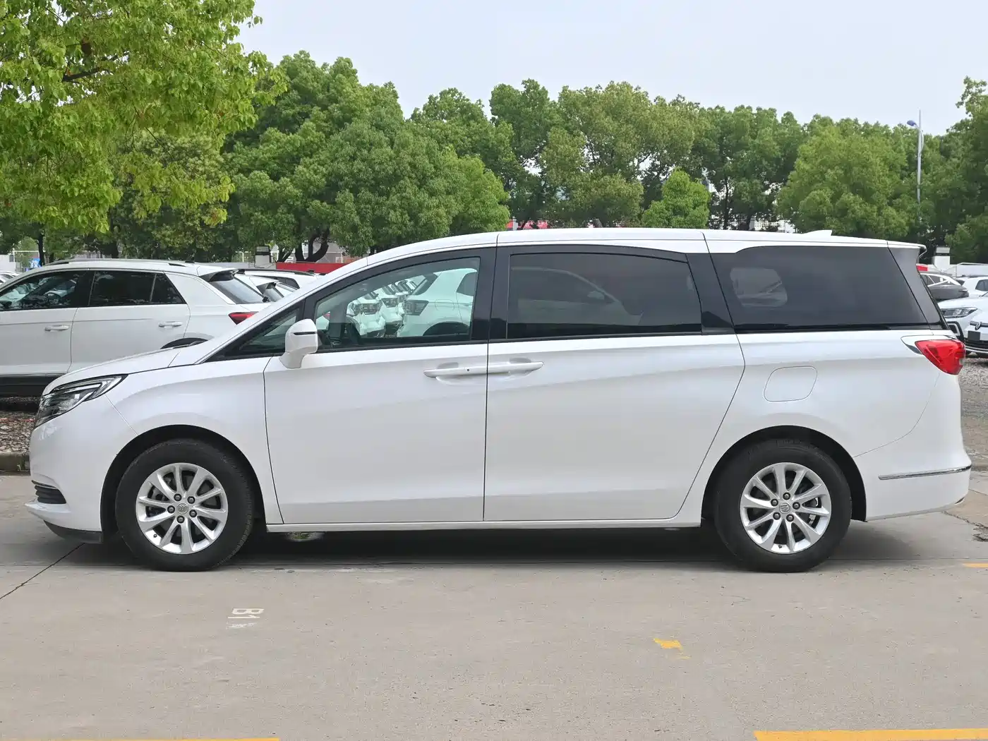 Buick GL8 2017 ES 28T Comfort Type China V фото 3
