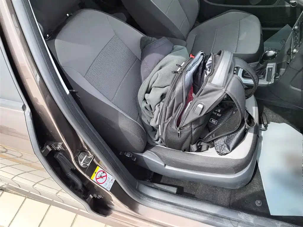 Volkswagen Lavida Tour 2013 1.6L Automatic Trend Style фото 20